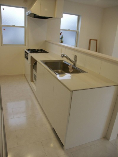キッチン (新築戸建て。白を基調とした外観と内装に～)