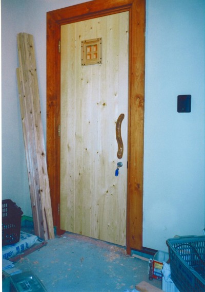 玄関ドア（施工写真） (戸建て正面を意匠アレンジ！)