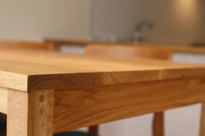 テーブル（無垢造作） (集合住宅のリノベーション。天然木を中心としたインテリア)