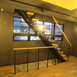 Café＆Bar (階段)