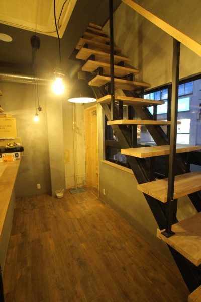 階段２ (Café＆Bar)