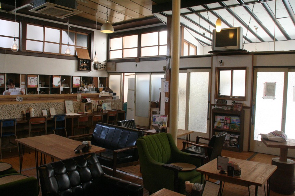 【茨木市 店舗】築50年の銭湯をcaféにリノベーション (店内１)