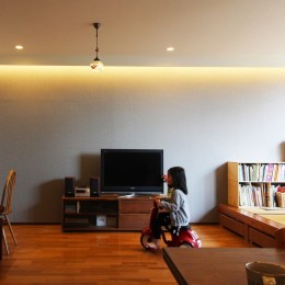 お気に入りの「unicoの家具」に合わせたLDKリノベーション〜福岡市早良区〜 (間接照明のあるリビング)