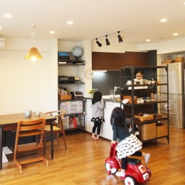 キッチンとunicoの家具 (お気に入りの「unicoの家具」に合わせたLDKリノベーション〜福岡市早良区〜)