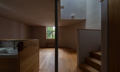 階段を上って2階LDK｜街角の森閑 ～喧騒の中で静かに暮らすための家