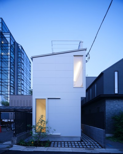 駒沢の家〜真っ白で明るいシンプルな家〜 (外観)