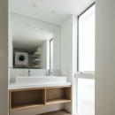 駒沢の家〜真っ白で明るいシンプルな家〜の写真 洗面所