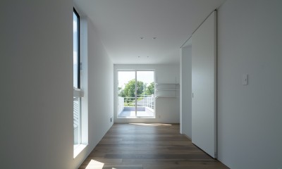 駒沢の家〜真っ白で明るいシンプルな家〜 (寝室)
