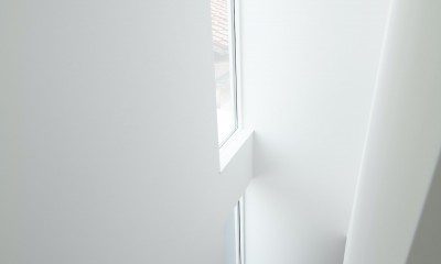 駒沢の家〜真っ白で明るいシンプルな家〜 (階段)