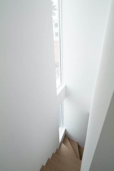 階段 (駒沢の家〜真っ白で明るいシンプルな家〜)