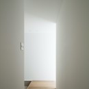 駒沢の家〜真っ白で明るいシンプルな家〜の写真 廊下