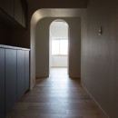 影光のヴィンテージ ～光のグラデーションで導く新しい住まいの写真 玄関・ホール