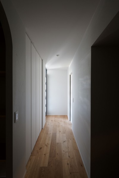 廊下 (影光のヴィンテージ ～光のグラデーションで導く新しい住まい)