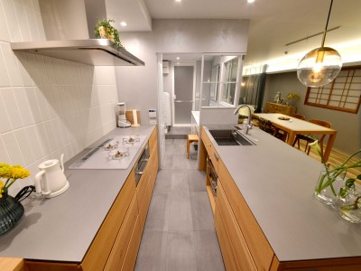 フルオーダーⅡ型キッチン (『これぞ無垢フローリング・リノベーション』 質感と風格が息づく、真の快適空間)