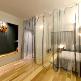 仕切りのない寝室 (『これぞ無垢フローリング・リノベーション』 質感と風格が息づく、真の快適空間)