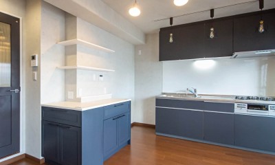 築40年のマンションが暮らしを楽しむ、モダンな住まいに！ (カウンター収納＆飾り棚を新設してキッチンの機能性をアップ！)