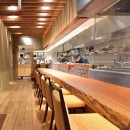 飲食店舗　全面リノベーション　(大阪市西区)の写真 オープンキッチンなので調理器具の配置やカウンター席からの見え方も重要です。