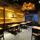 飲食店舗　全面リノベーション　(大阪市西区)の写真 客席フロアは間接照明がアクセントです。