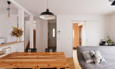 間取りを変えたら暮らしやすい家が実現　～2人で立つキッチンと洗面室～ (視線の広がるワンルームスタイルの1階LDK)