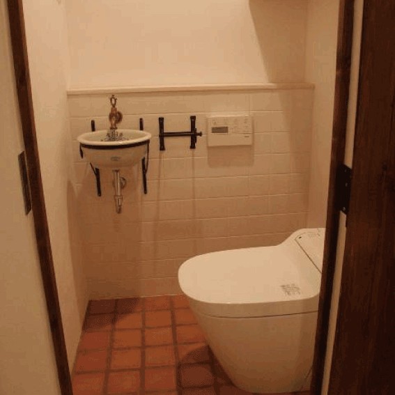 バス/トイレ事例：トイレ（【豊中市】旧家の日常スペースをリノベーション）