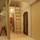 【豊中市】旧家の日常スペースをリノベーションの写真 中二階へはしご