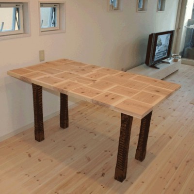 テーブル (【大阪府】狭小物件を広く見せる光が特徴的な戸建て住宅)