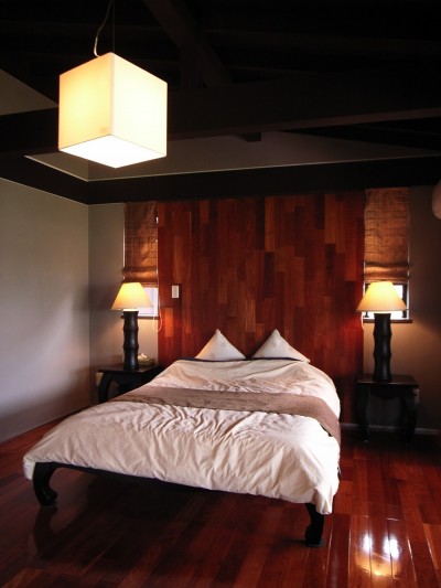 バリイメージの寝室 (つくばの住まいー旅したインドネシア、バリその印象を実現)