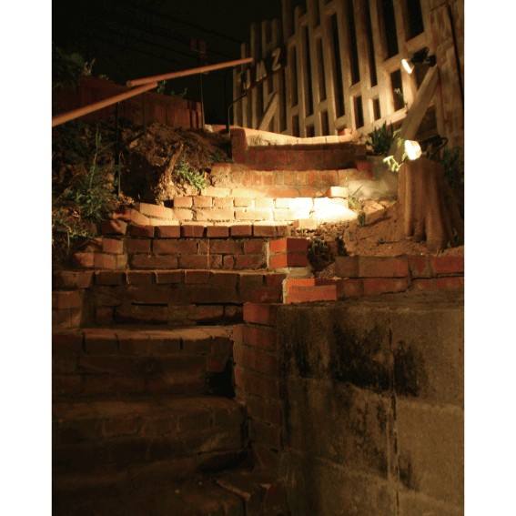 外観事例：石造りの外階段（【摂津市 店舗】純和風の古民家の特長を最大活用しリノベーション）