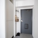 小上がり和室のあるモダンな住まい。高層マンションリノベーション。の写真 玄関
