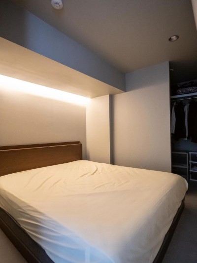 寝室 (小上がり和室のあるモダンな住まい。高層マンションリノベーション。)