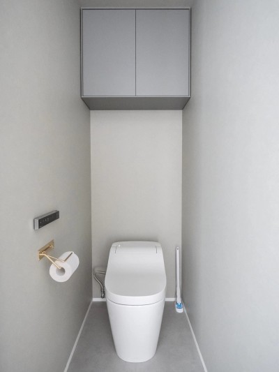 トイレ (小上がり和室のあるモダンな住まい。高層マンションリノベーション。)
