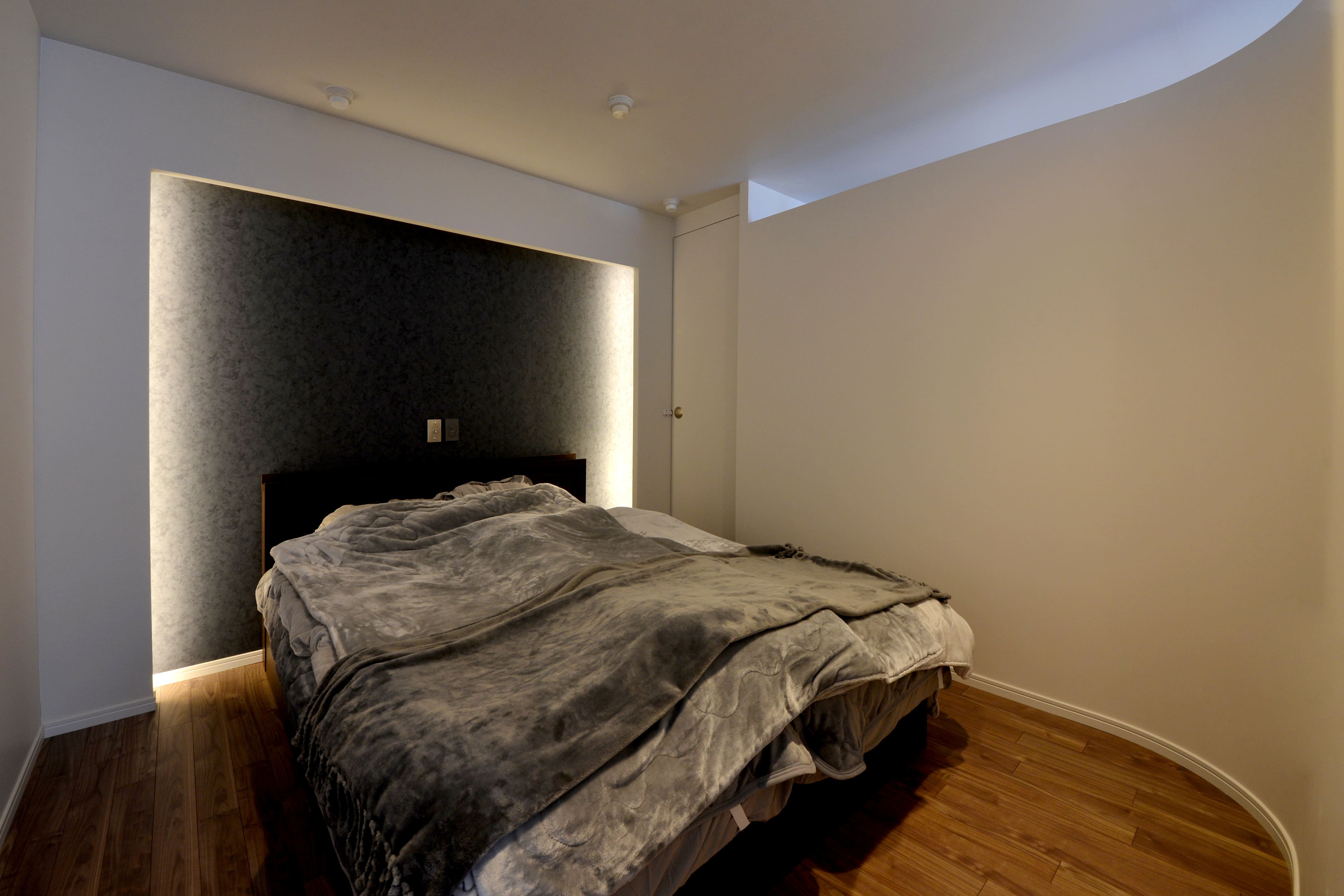 ベッドルーム事例：アーチ壁のベッドルーム（女性の視線で再生される、暮らしの贅沢、リノベーションで現実に）