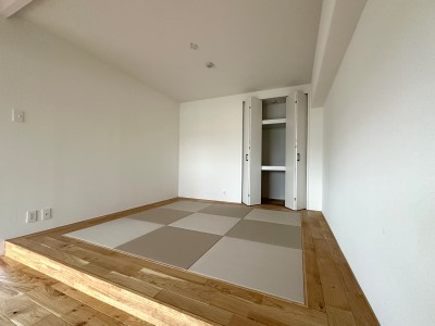 リビング横の畳スペース (費用を抑え、子どもの安心をデザインする　畳のある暮らし)