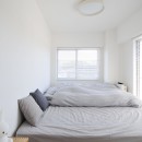 “スッキリ”と“メリハリ”を両立させた住まいの写真 ベッドルーム