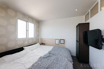 寝室 (TVボードとキッチンが一緒⁉世界に一つだけのオリジナル造作家具)