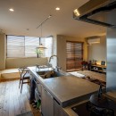 落ち着きとくつろぎの自然素材の家の写真 キッチン