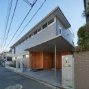 光と風が伸びやかに通り抜ける二世帯住宅 ― 石神井公園の家 ―の写真 外観（北西より見る）