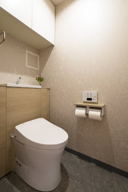 バス/トイレ事例：トイレ（明るく広々とした空間でピアノを奏でられる住まい）