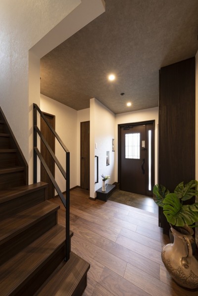 玄関～階段 (住み慣れたお家をリノベーション)