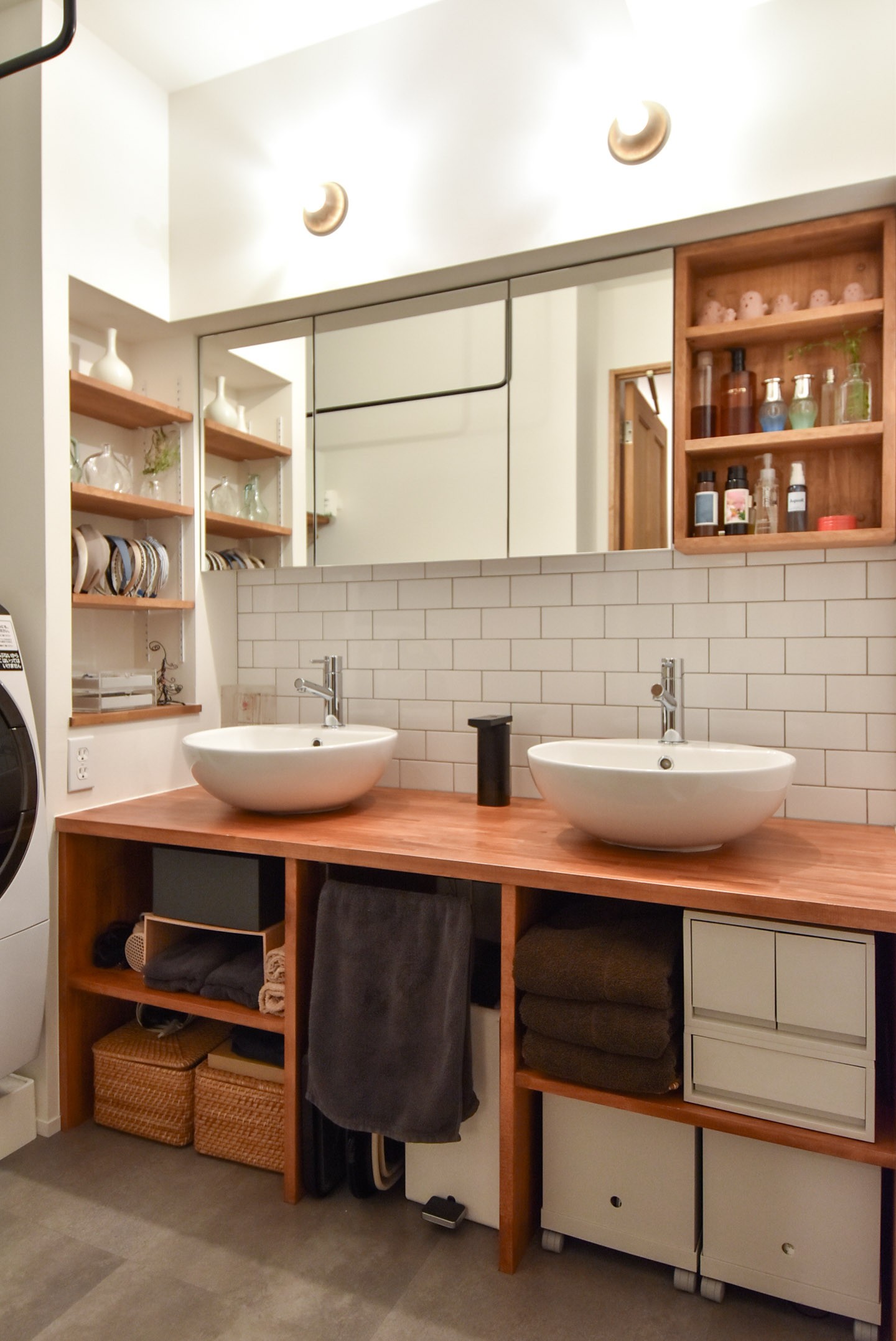 バス/トイレ事例：洗面室（品川区 K邸 マンションリノベーション「3人娘と暮らすためのリノベーション」）