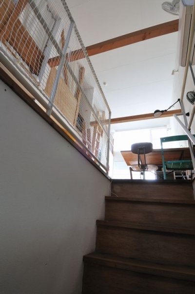 階段 (CO-HOUSE4  good-shelf　南側中庭から光を取り入れ、北側開口から景色を切り取る住宅)