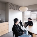 ホテルのような空間に日本の伝統美と温もりを加えたリノベーションの写真 LDK