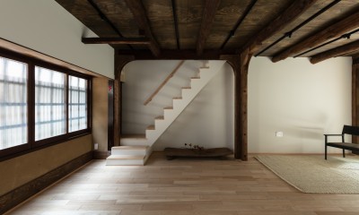 束ね柱の家：古さを愉しむ (階段を側面から見る)
