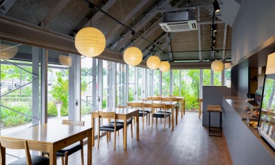 NICOLAO Coffee and Sandwich KUSATSU COCORIVA　草津川跡地の飲食店リノベーション (店内)