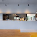 NICOLAO Coffee and Sandwich KUSATSU COCORIVA　草津川跡地の飲食店リノベーションの写真 店内
