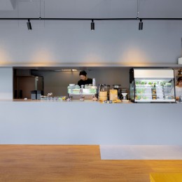 NICOLAO Coffee and Sandwich KUSATSU COCORIVA　草津川跡地の飲食店リノベーション (店内)