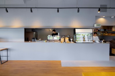 店内 (NICOLAO Coffee and Sandwich KUSATSU COCORIVA　草津川跡地の飲食店リノベーション)