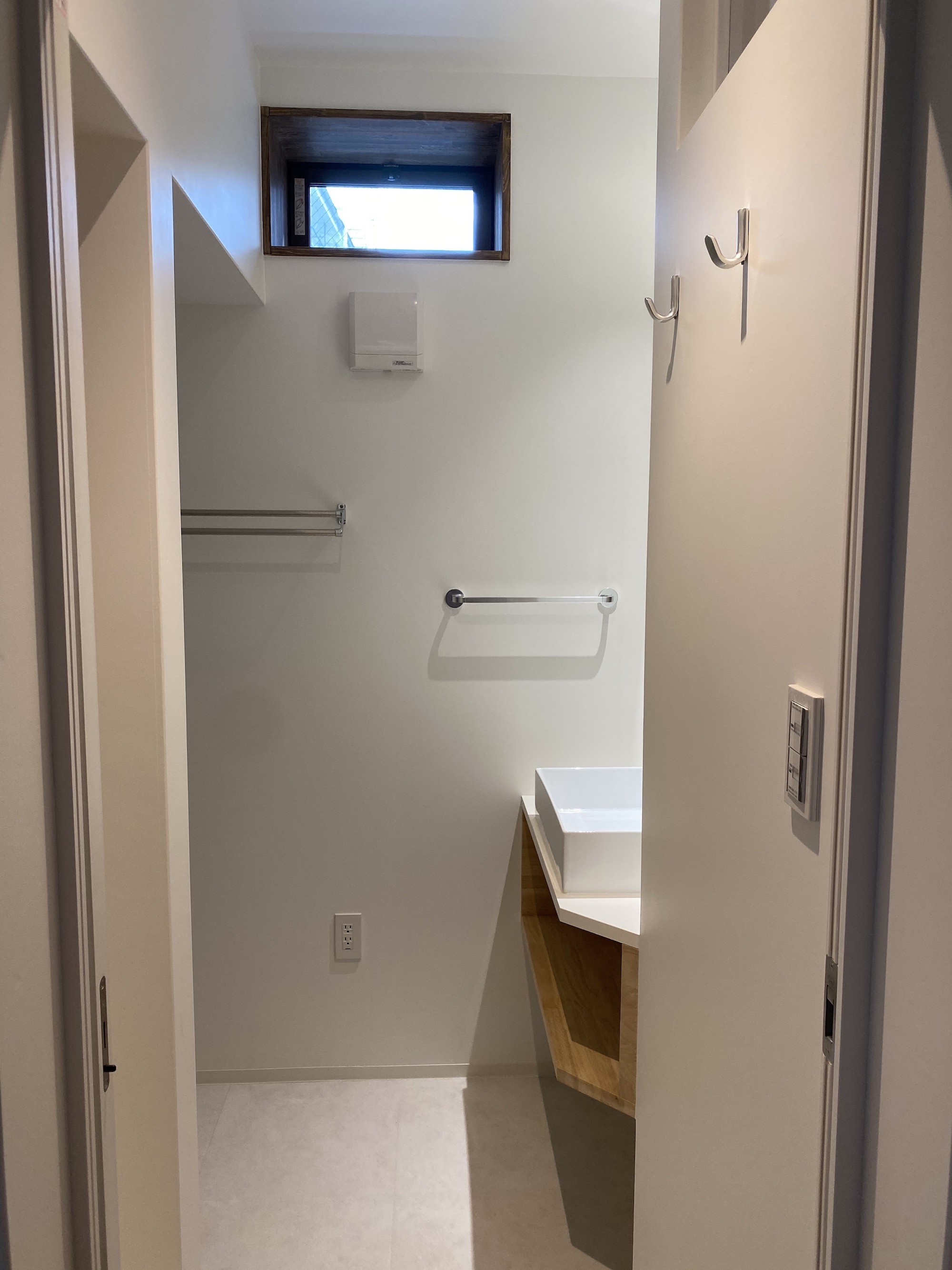 バス/トイレ事例：洗面・洗濯室（3Rハウス：小さくとも開放感あふれる家）