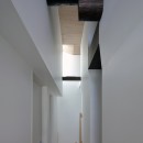 カテドラル廊下の家：空の光と共に暮らすの写真 ２階「カテドラル」中廊下