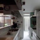 カテドラル廊下の家：空の光と共に暮らすの写真 キッチン